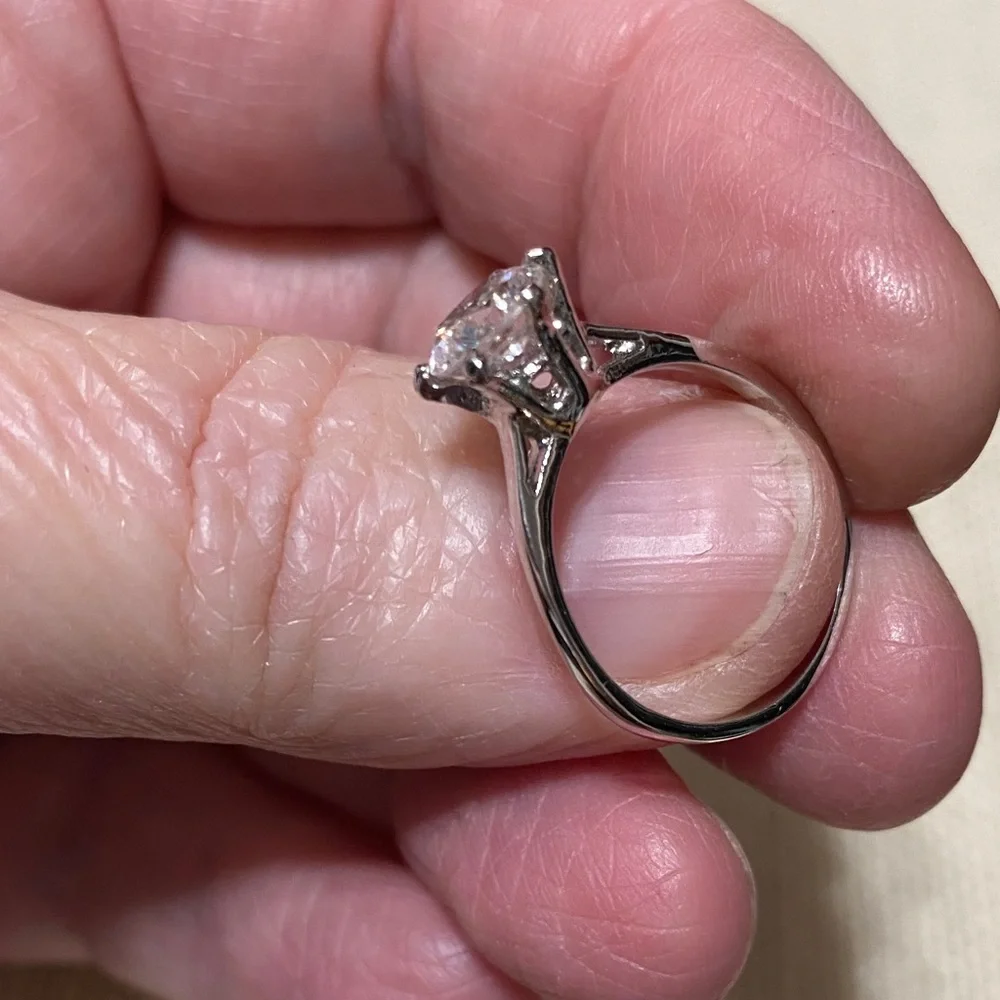 Six prong cubic zirconia silver metal ring size 6 3/4